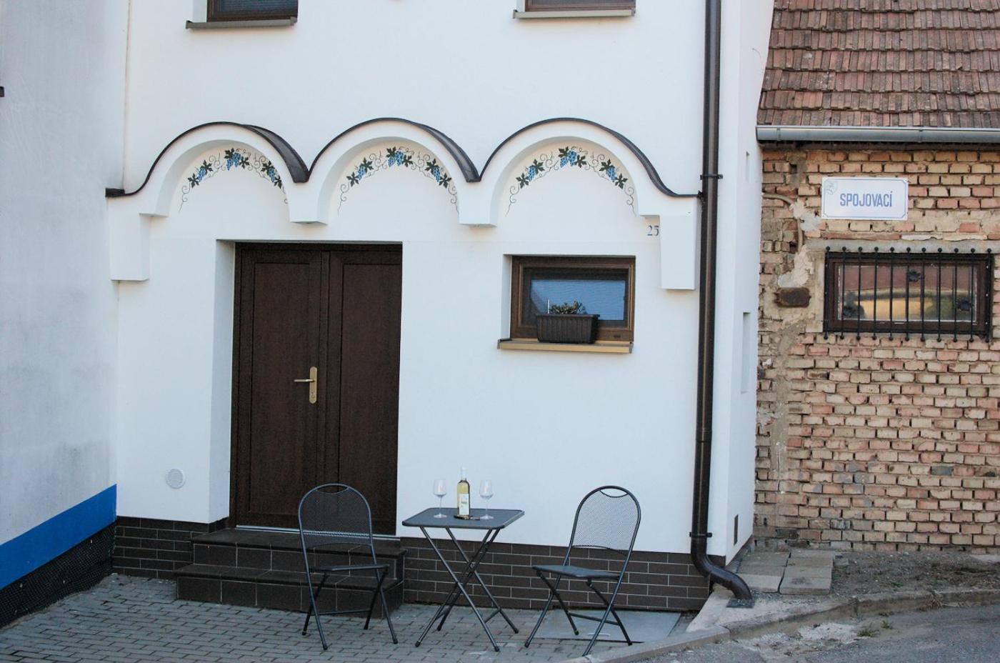 Vinny Sklipek Na Spojovaci Mutěnice Buitenkant foto